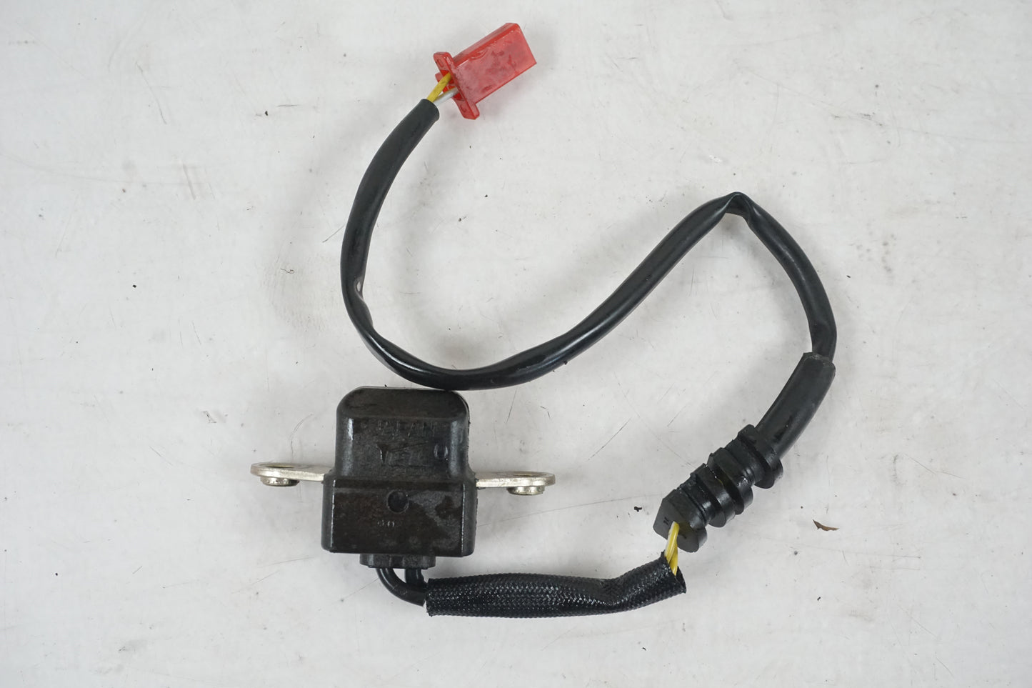 Framsidan på Tändpickup från en Honda CBR 900 RR -2000 motorcykel.