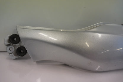 Baksidan på Bakvinge från en Kawasaki ER 5 -1998 motorcykel.