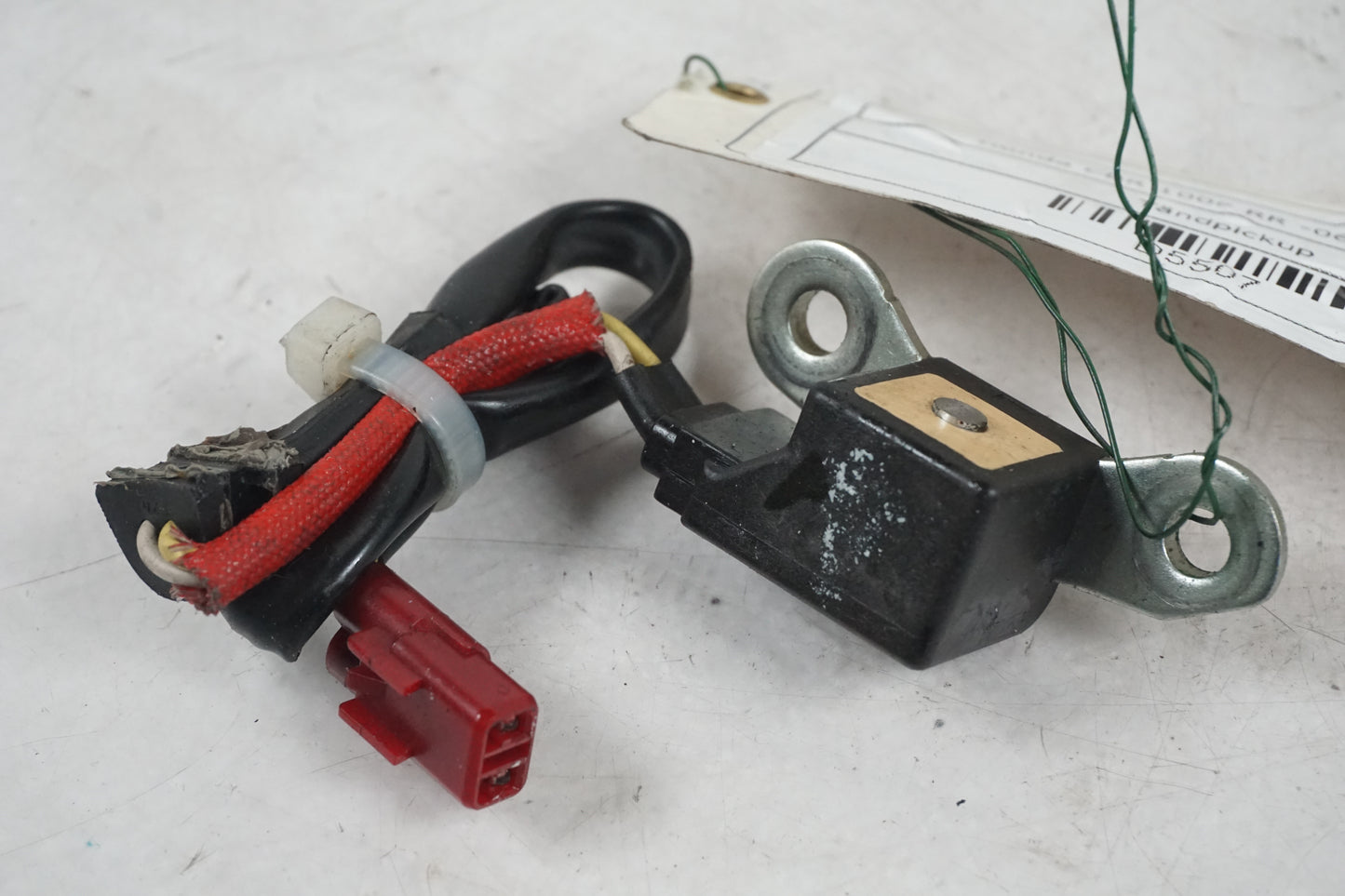 Baksidan på Tändpickup från en Honda CBR 1000 RR -2006 motorcykel.