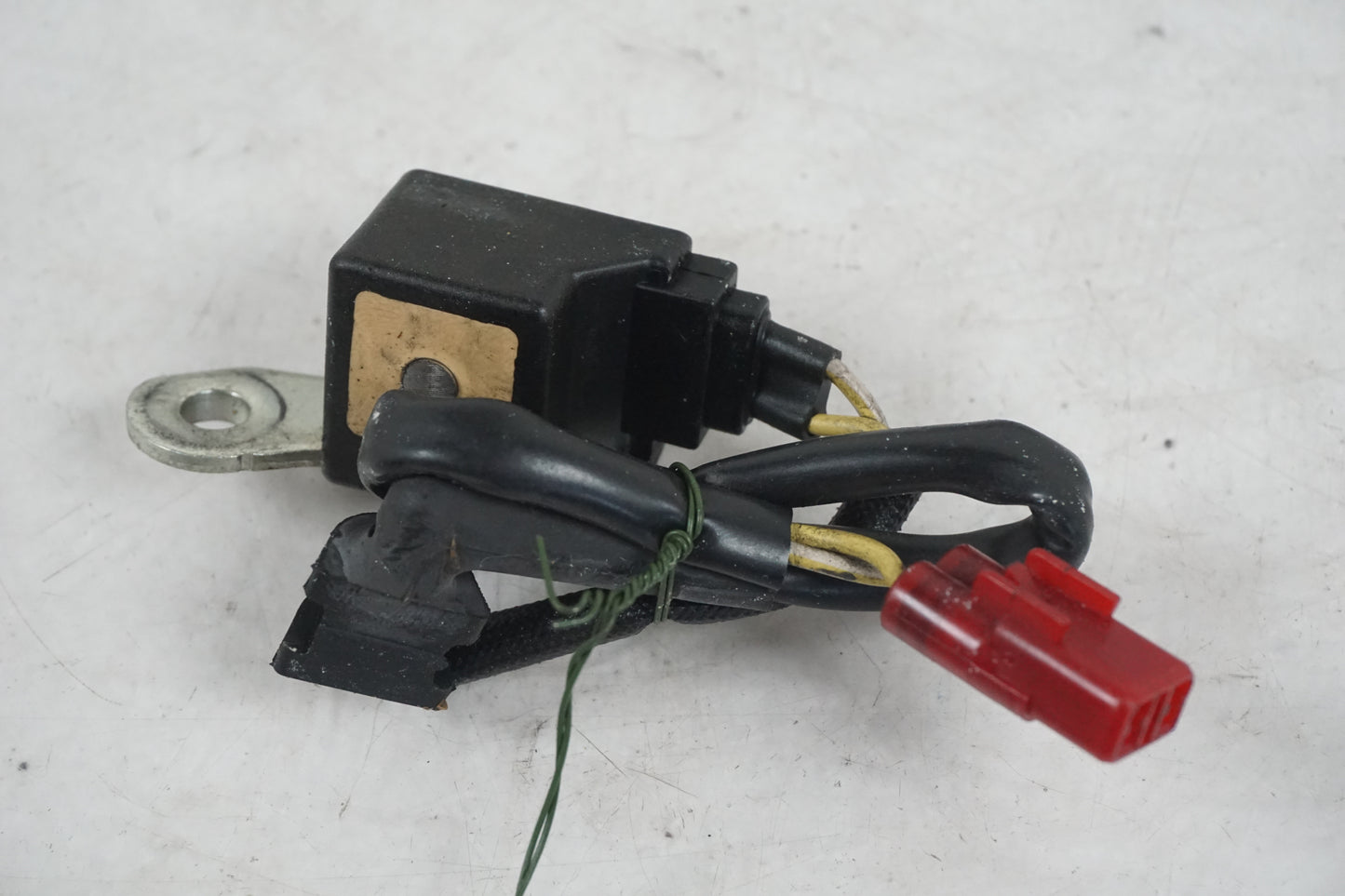 Baksidan på Tändpickup från en Honda CBR 1000 RR -2005 motorcykel.