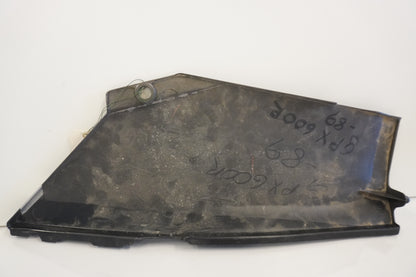 Baksidan på Sidopanel från en Kawasaki GPX 600 -1989 motorcykel.