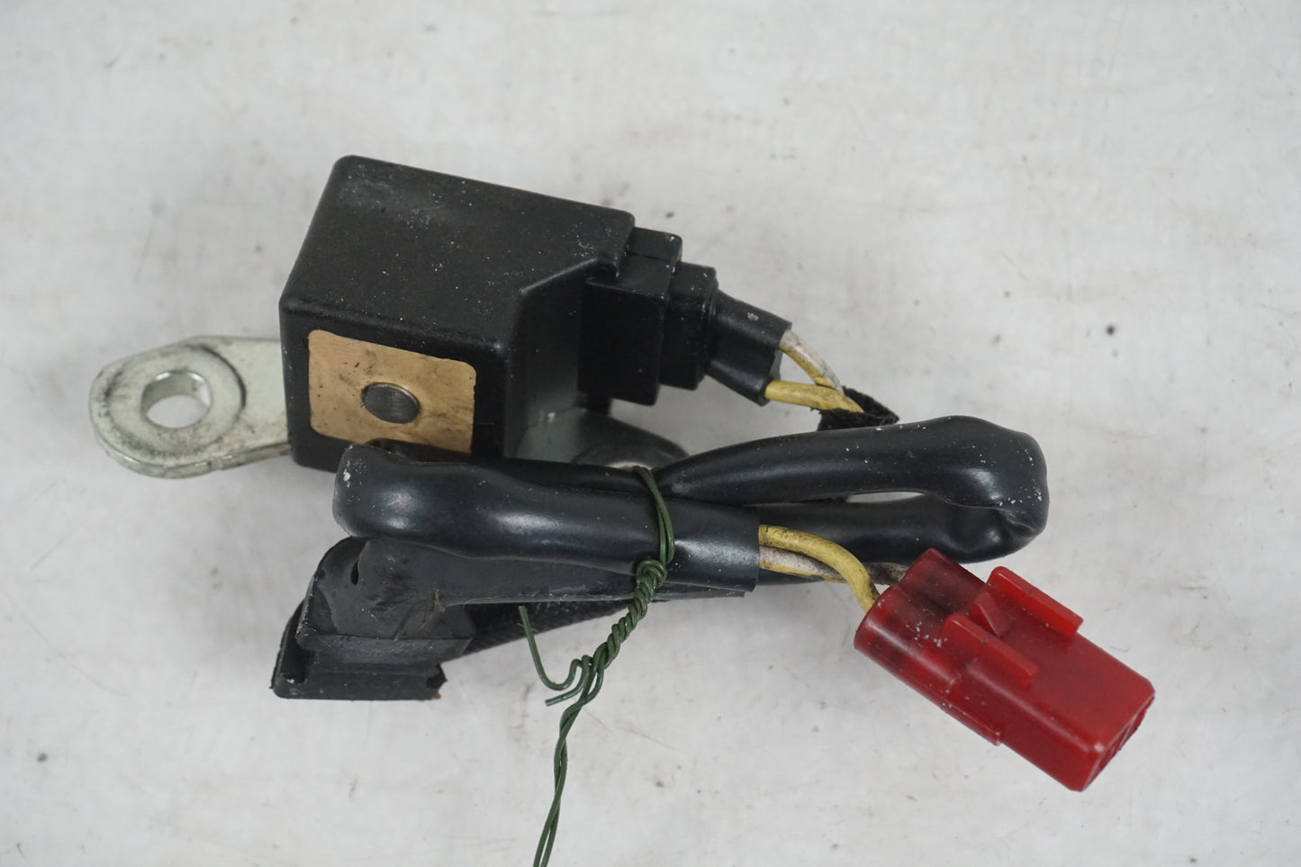 Höger sida på Tändpickup från en Honda CBR 1000 RR -2005 motorcykel.