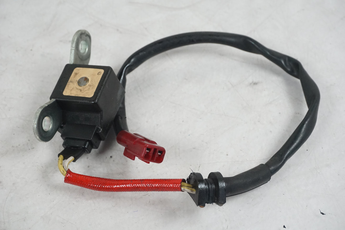 Baksidan på Tändpickup från en Honda CBR 1000 RR -2007 motorcykel.