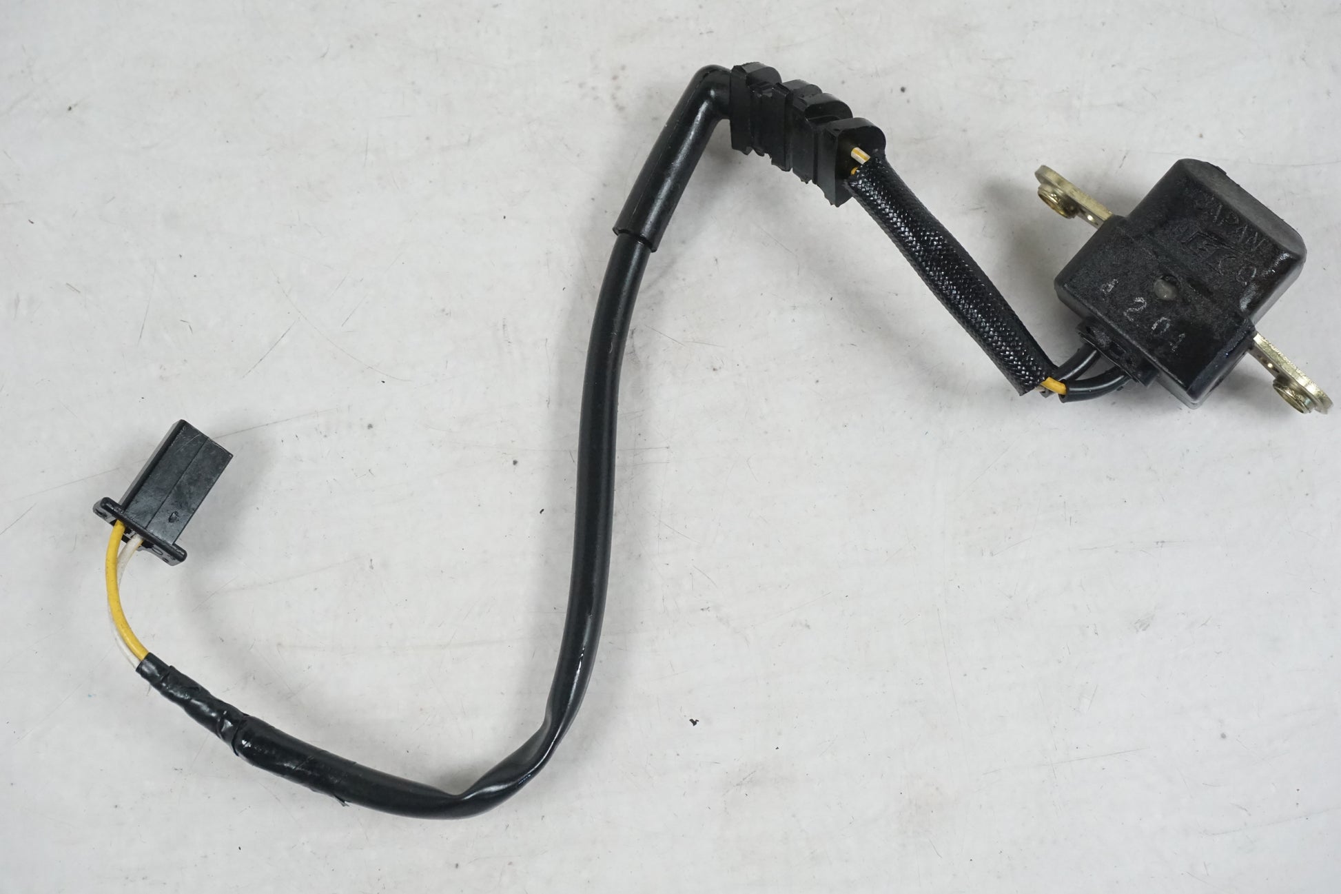 Framsidan på Tändpickup från en Honda CBR 900 RR -1994 motorcykel.