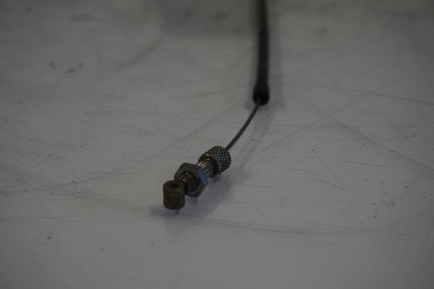 Höger sida på Farthållarservo från en BMW K 1200 LT -2004 motorcykel.