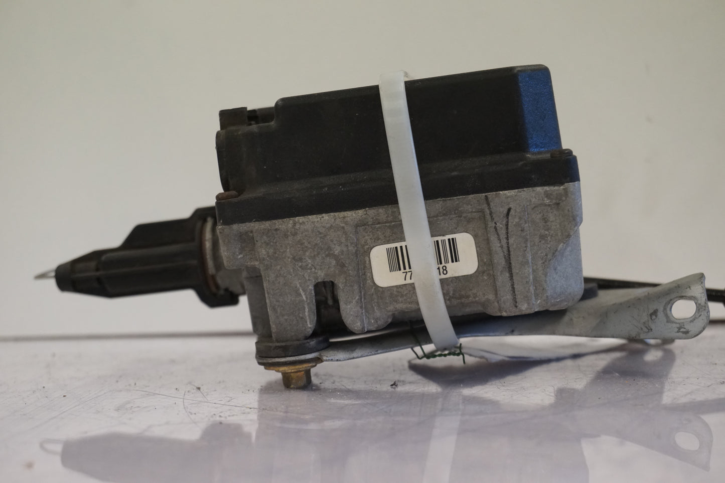 Snett uppifrån på Farthållarservo från en BMW K 1200 LT -2004 motorcykel.