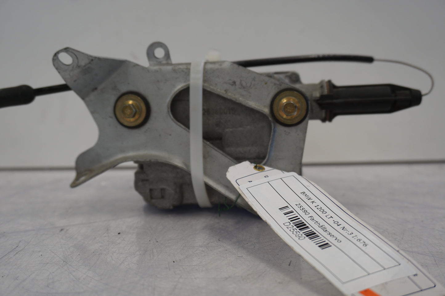 Extrabild2 på Farthållarservo från en BMW K 1200 LT -2004 motorcykel.