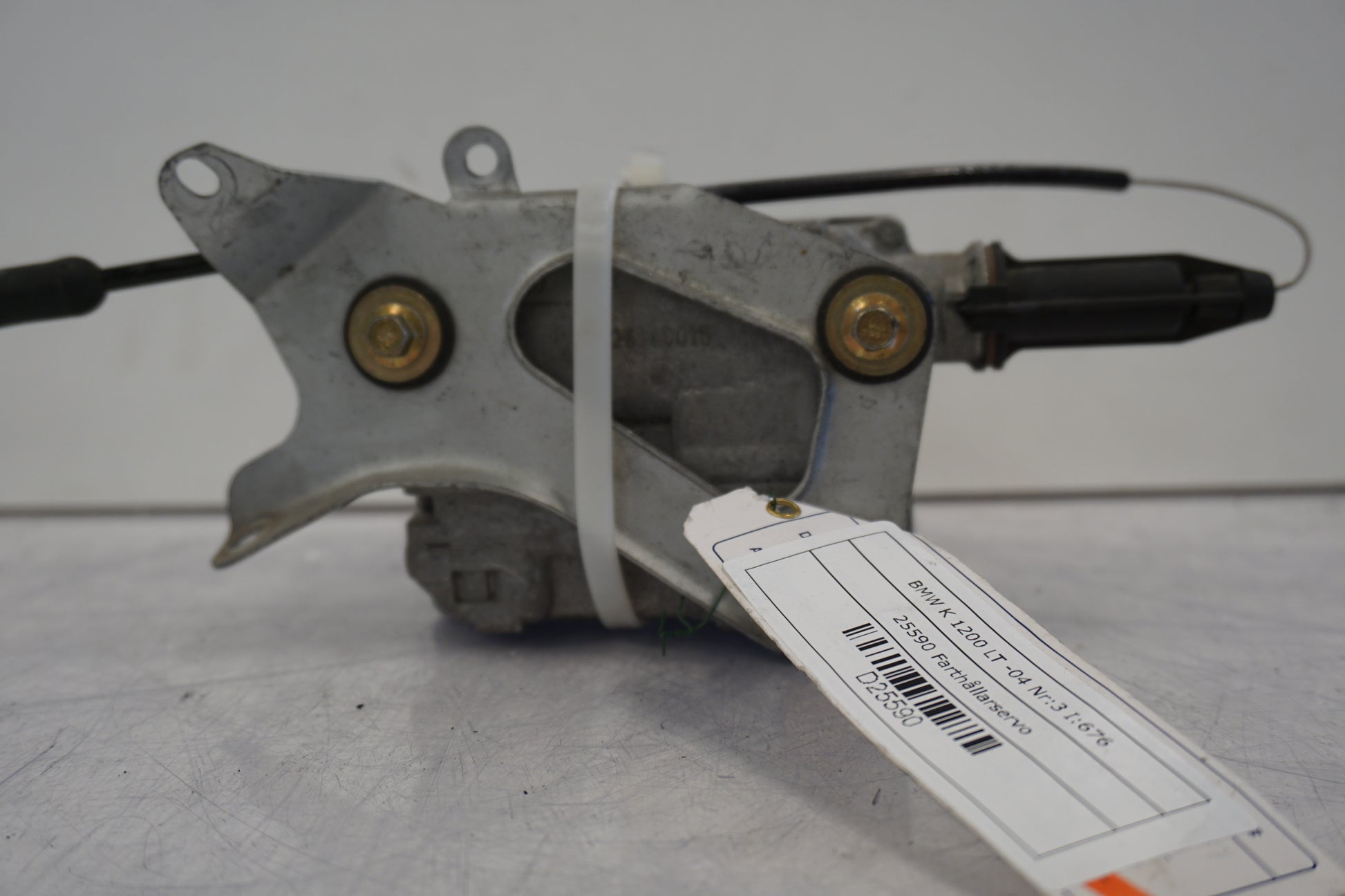 Extrabild2 på Farthållarservo från en BMW K 1200 LT -2004 motorcykel.