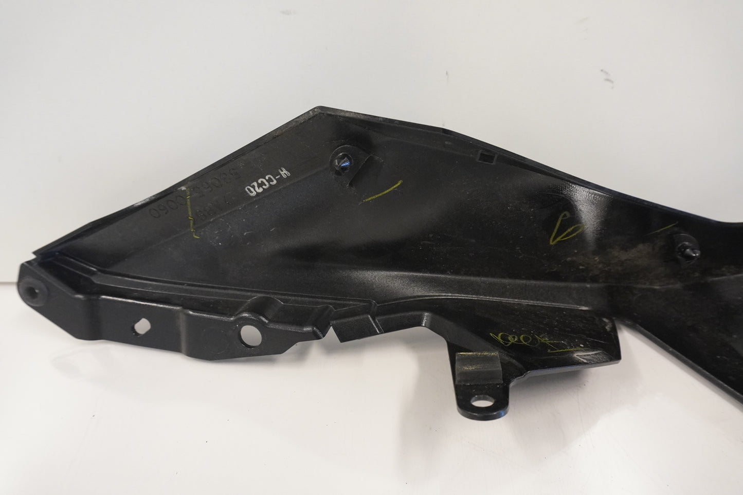 Snett uppifrån på Bakvinge från en Kawasaki Ninja 300 -2013 motorcykel.