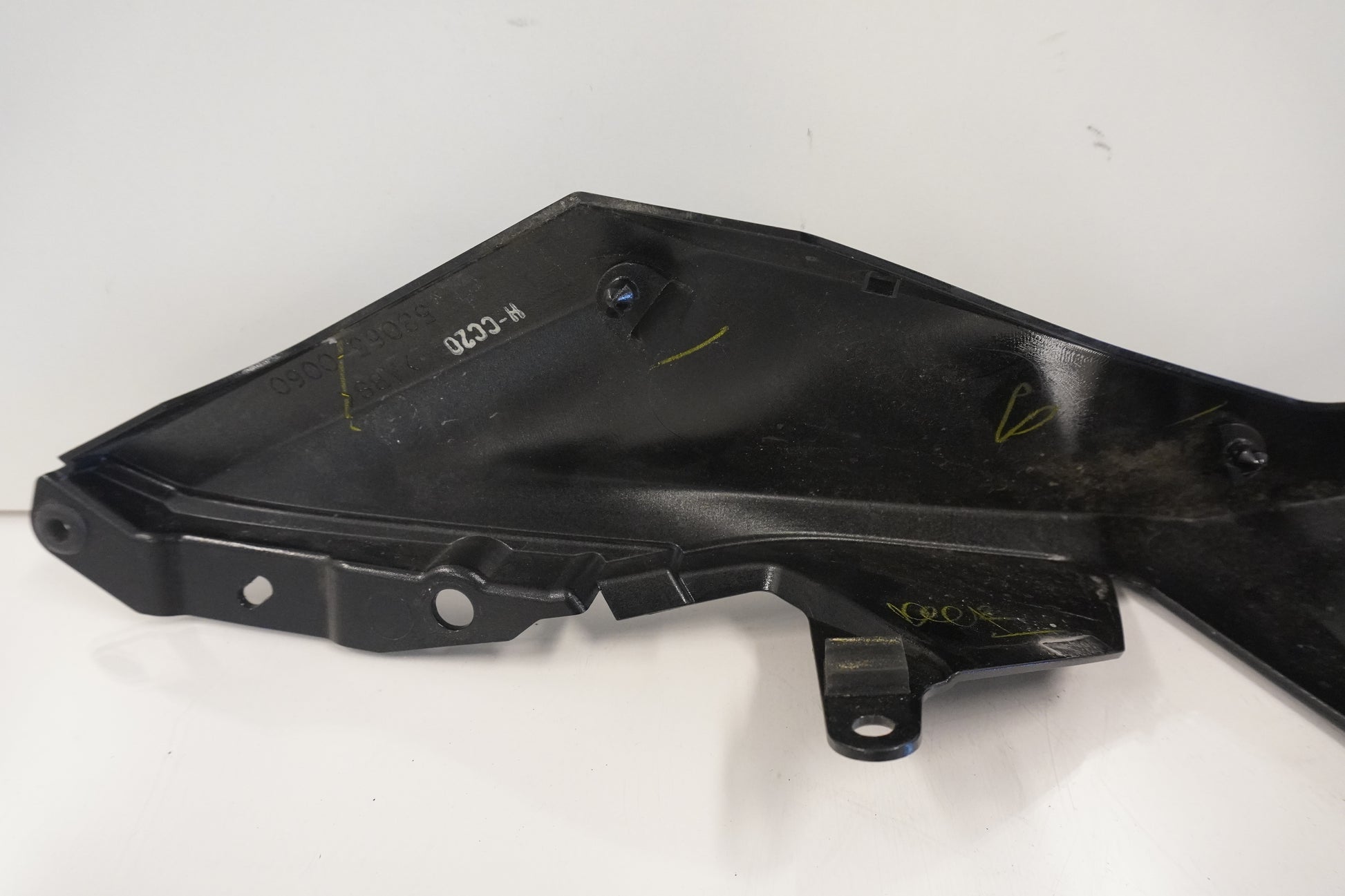 Snett uppifrån på Bakvinge från en Kawasaki Ninja 300 -2013 motorcykel.