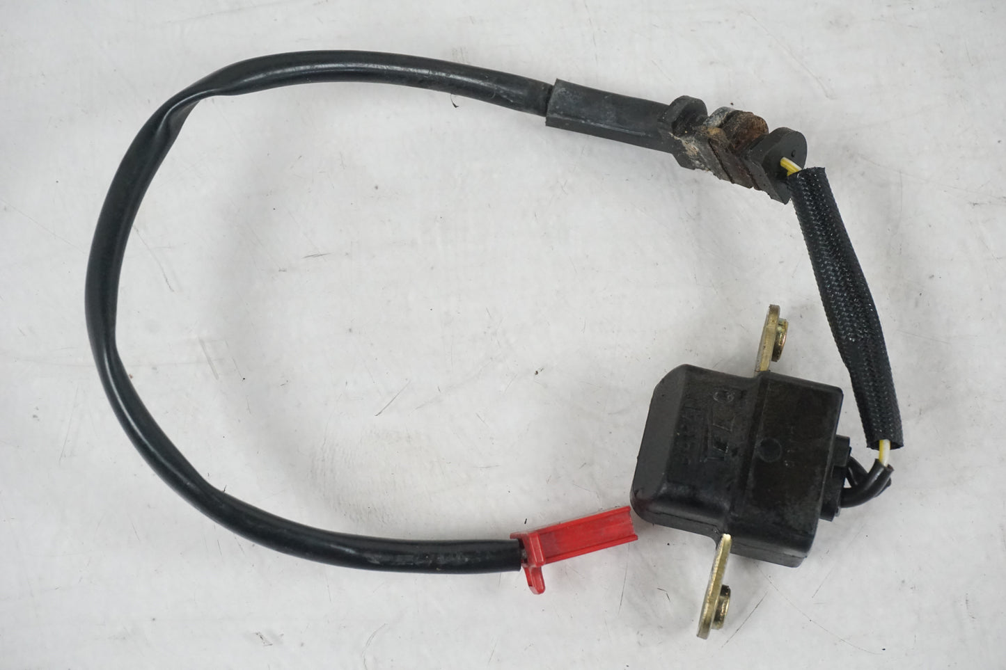 Framsidan på Tändpickup från en Honda CBR 900 RR -2000 motorcykel.