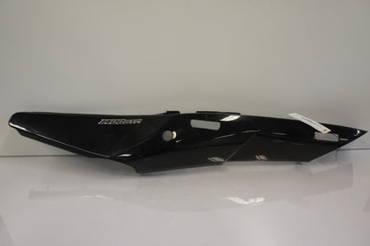 Framsidan på Bakvinge från en Kawasaki GTR 1400 -2008 motorcykel.