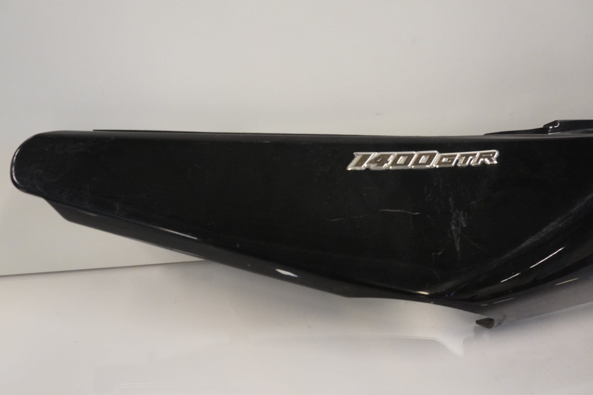 Baksidan på Bakvinge från en Kawasaki GTR 1400 -2008 motorcykel.