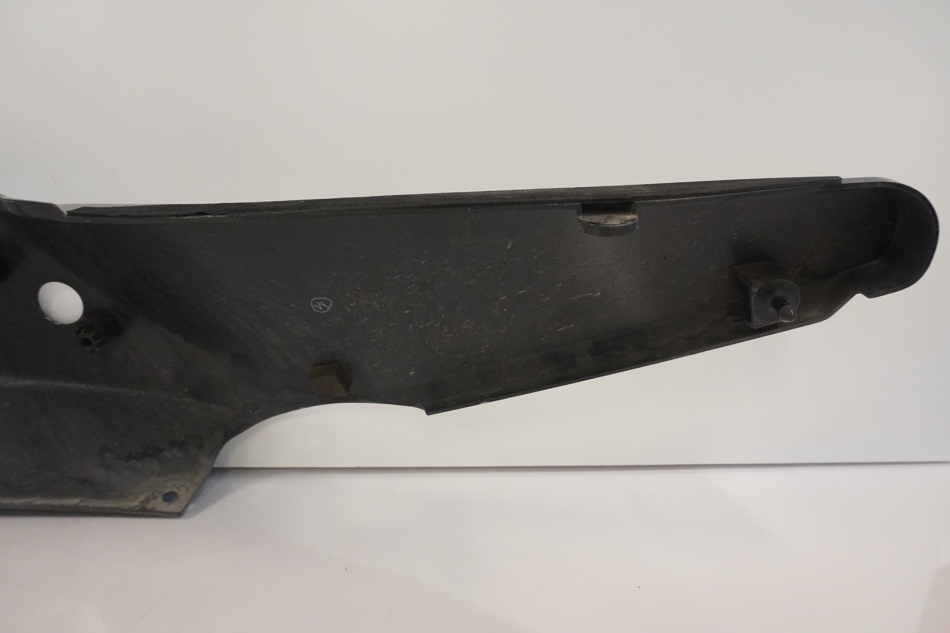 Höger sida på Bakvinge från en Kawasaki GTR 1400 -2008 motorcykel.