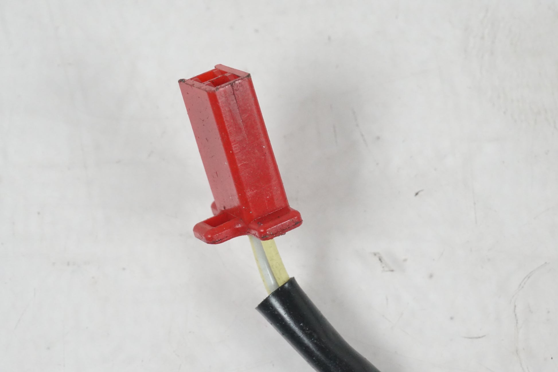 Höger sida på Tändpickup från en Honda CB 900 F Hornet -2002 motorcykel.