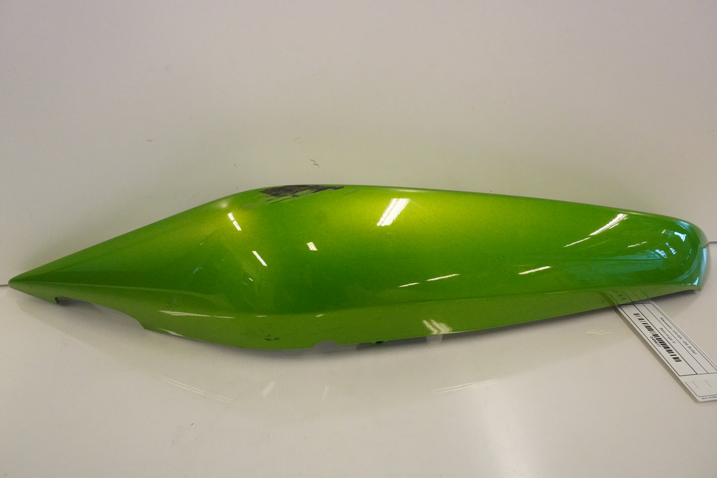 Framsidan på Bakvinge från en Kawasaki ER-6N -2008 motorcykel.