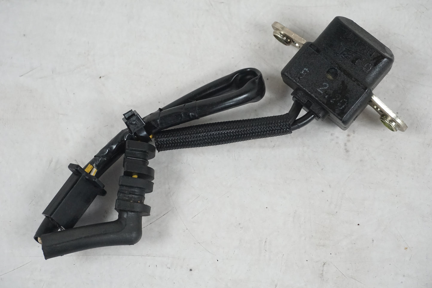 Framsidan på Tändpickup från en Honda CBR 900 RR -1998 motorcykel.