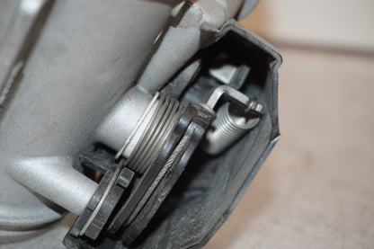 Snett uppifrån på Spjällhus från en BMW R 1200 GS -2007 motorcykel.