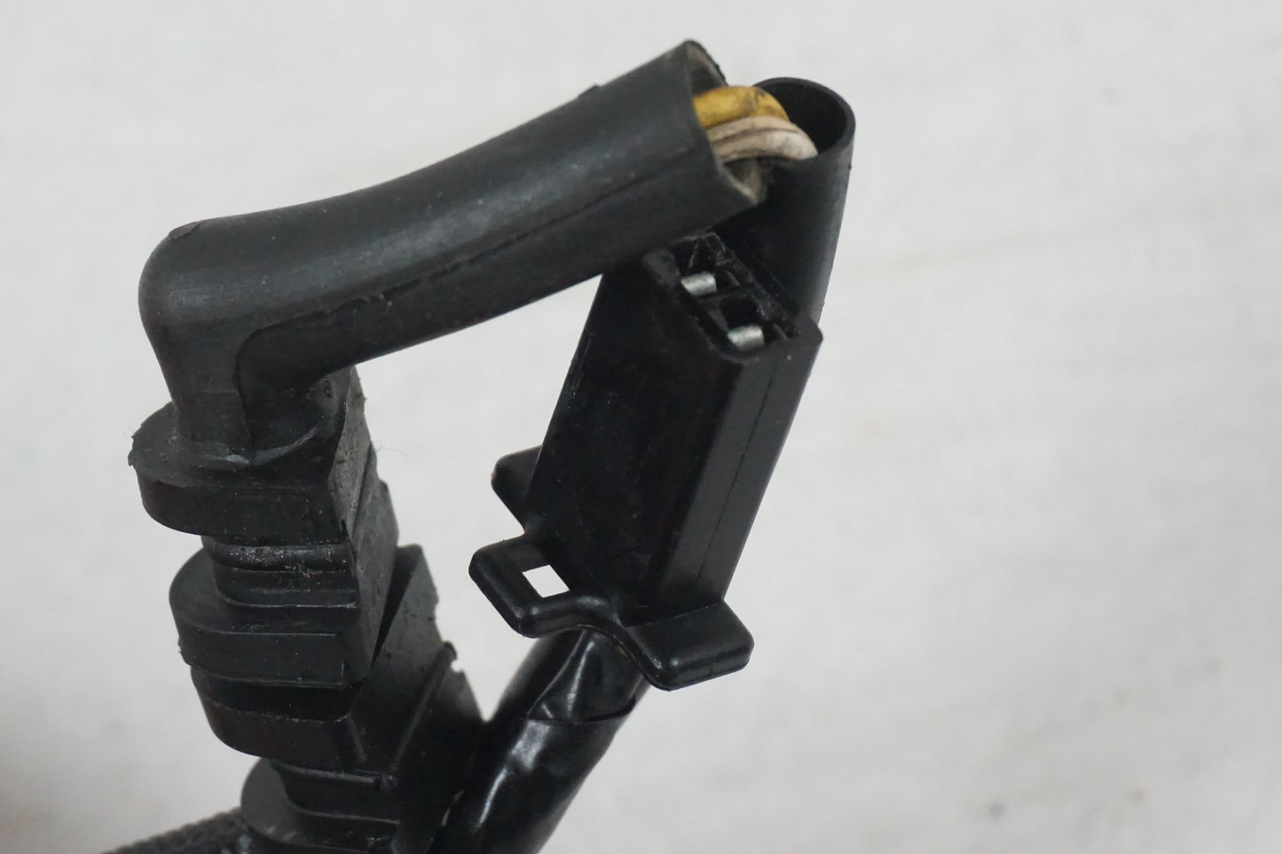 Höger sida på Tändpickup från en Honda CBR 900 RR -1998 motorcykel.