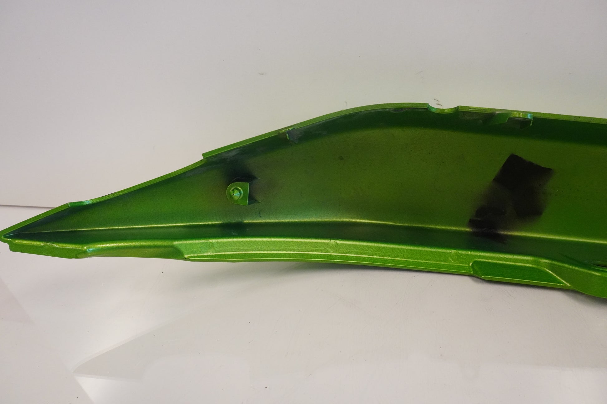 Vänster sida på Bakvinge från en Kawasaki ER-6N -2008 motorcykel.