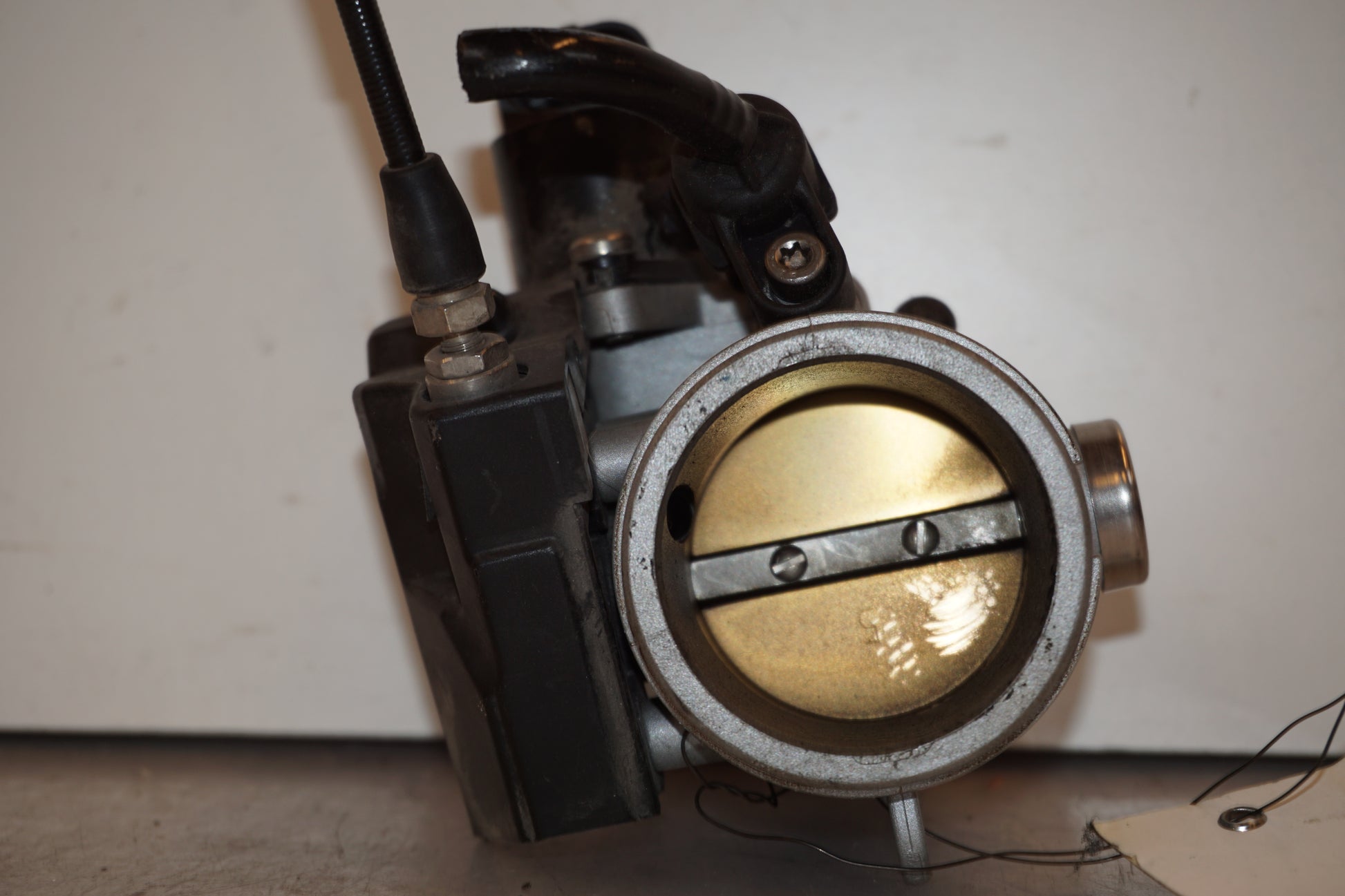 Extrabild2 på Spjällhus från en BMW R 1200 GS -2007 motorcykel.