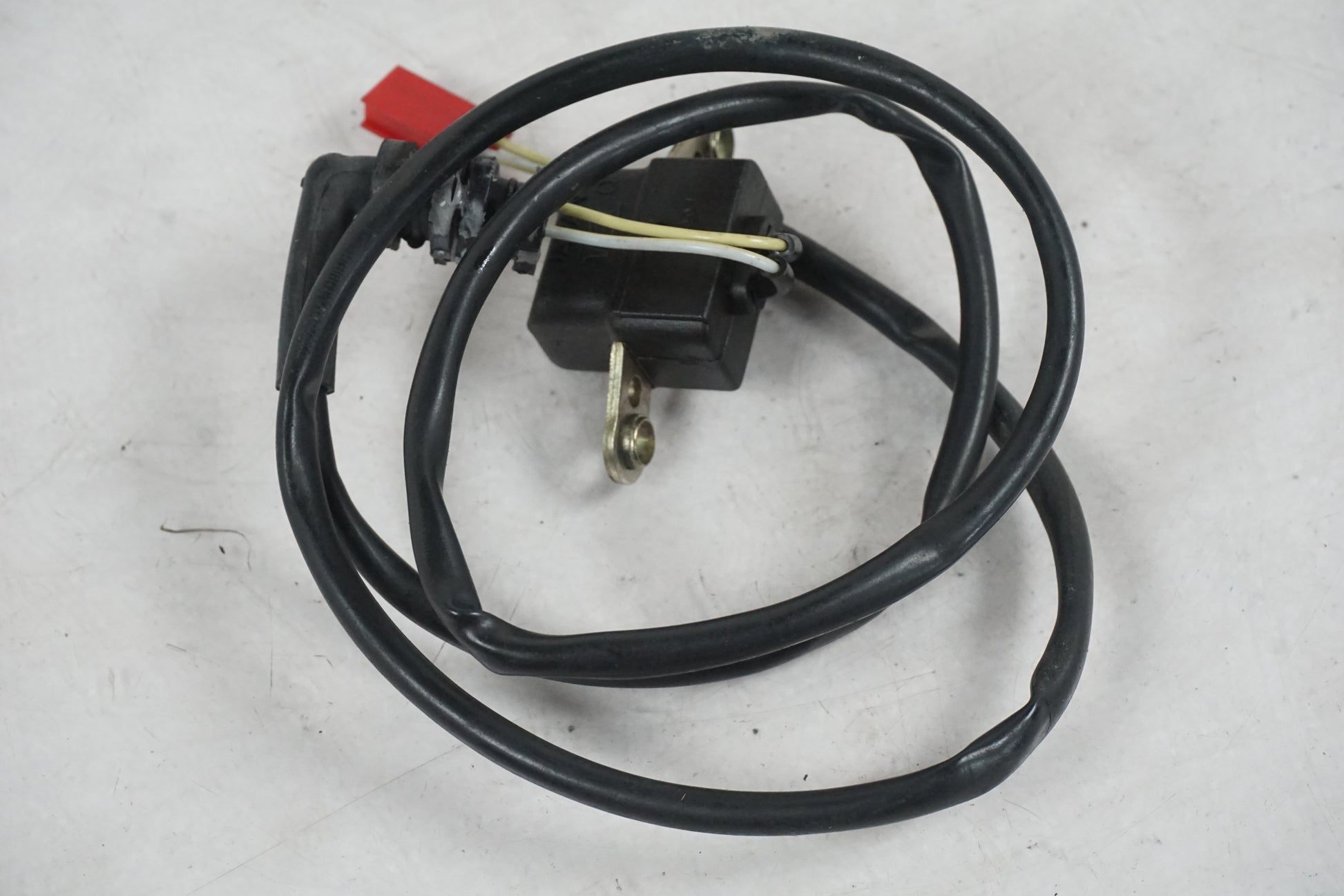 Baksidan på Tändpickup från en Honda CB 1300 F -2004 motorcykel.