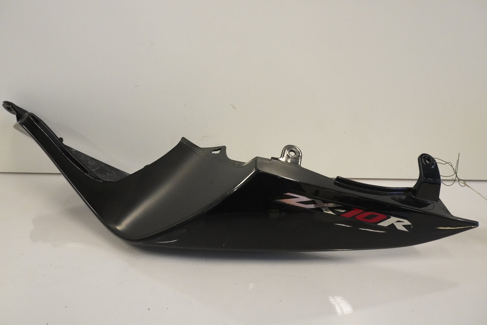 Framsidan på Bakvinge från en Kawasaki ZX-10R -2008 motorcykel.