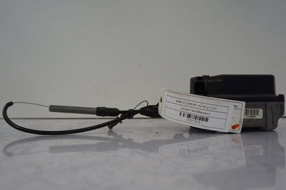 Framsidan på Farthållarservo från en BMW K 1200 RS -2002 motorcykel.