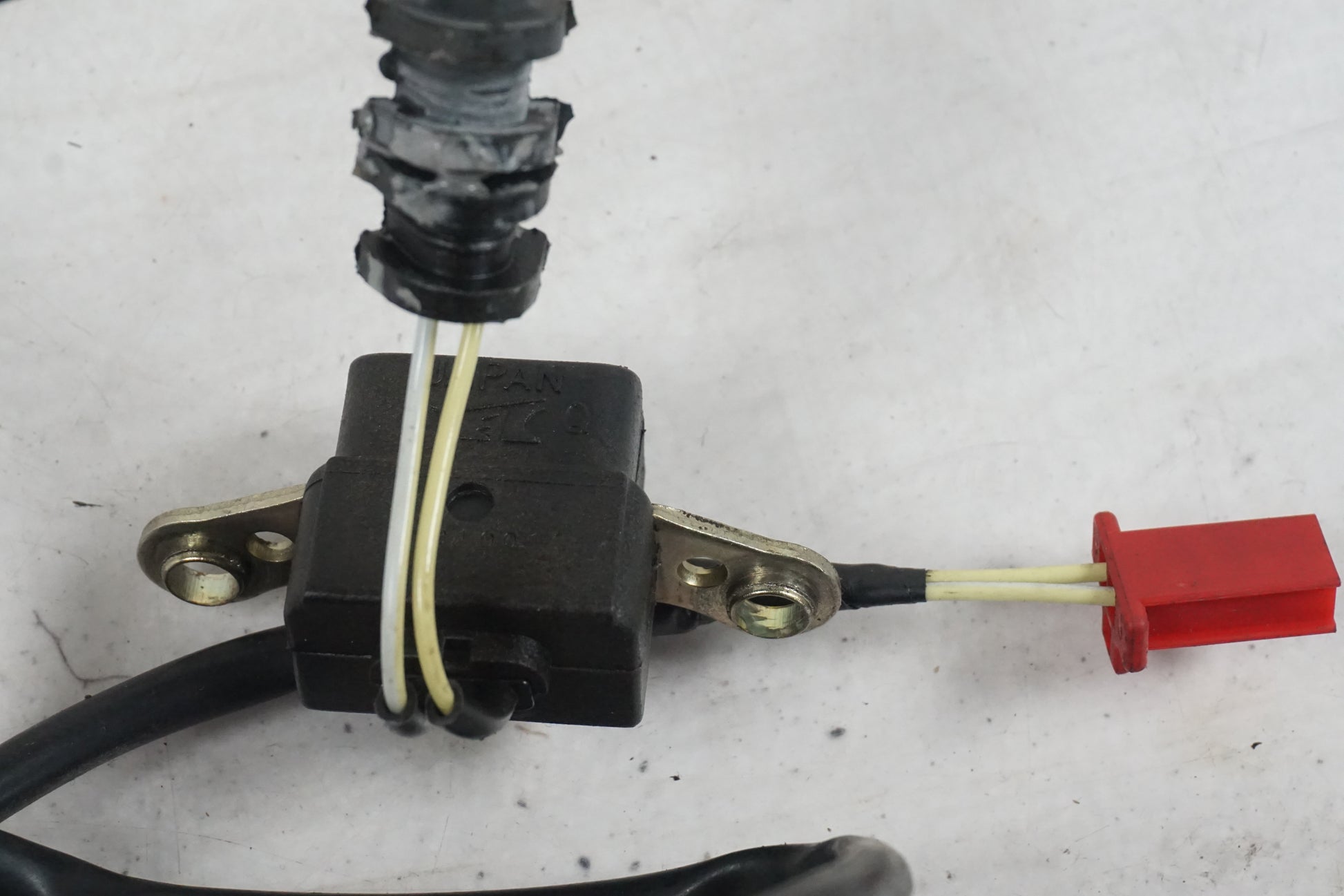 Höger sida på Tändpickup från en Honda CB 1300 F -2004 motorcykel.