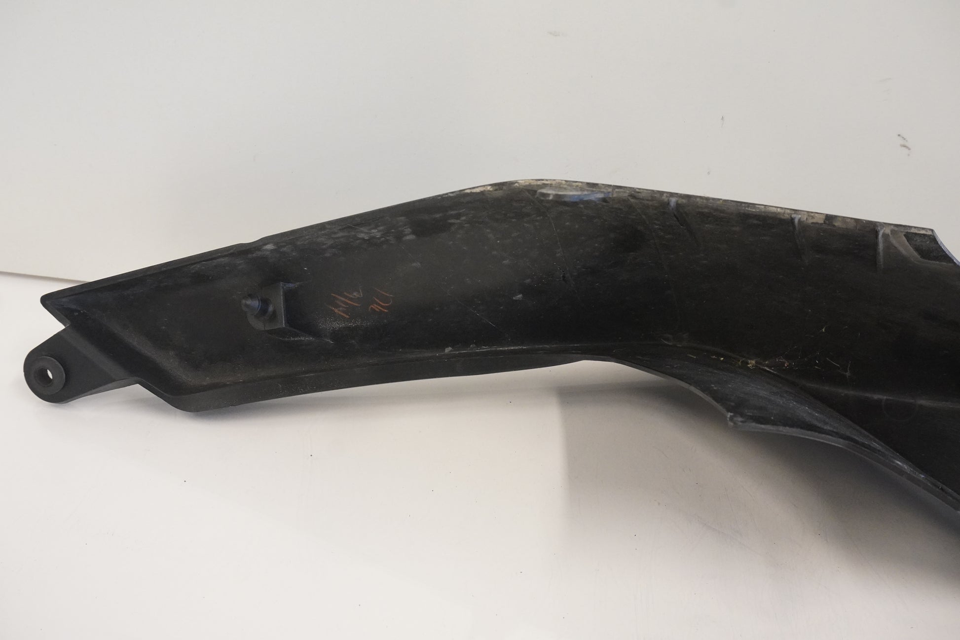 Höger sida på Bakvinge från en Kawasaki ZX-10R -2008 motorcykel.