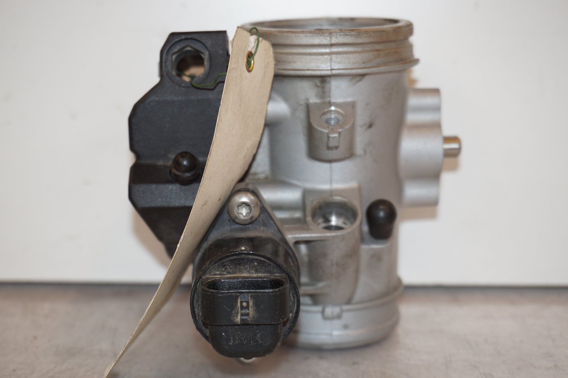 Framsidan på Spjällhus från en BMW R 1200 GS -2005 motorcykel.