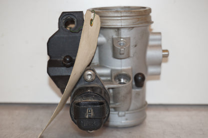 Framsidan på Spjällhus från en BMW R 1200 GS -2005 motorcykel.