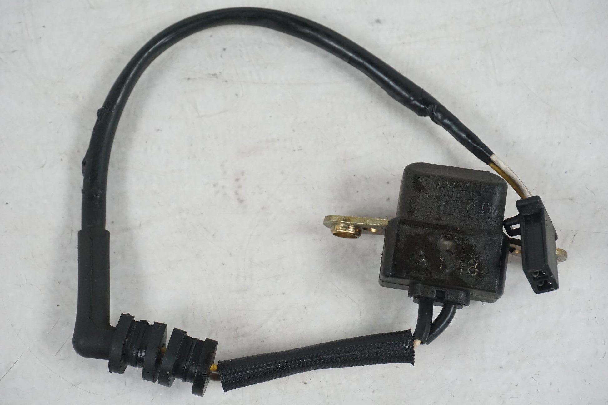 Framsidan på Tändpickup från en Honda CBR 900 RR -1999 motorcykel.