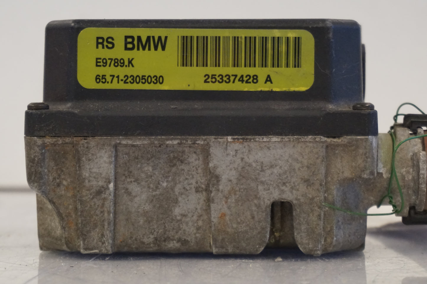 Snett uppifrån på Farthållarservo från en BMW K 1200 RS -2002 motorcykel.