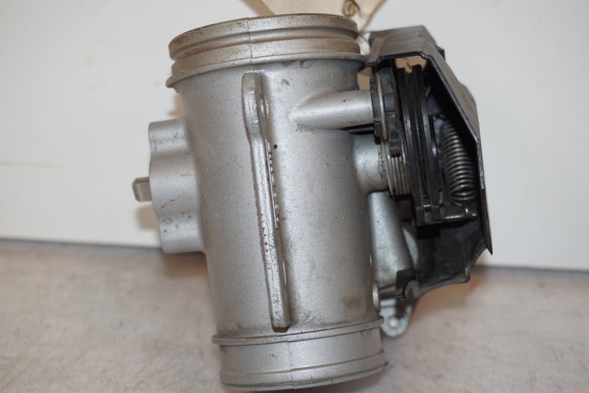 Höger sida på Spjällhus från en BMW R 1200 GS -2005 motorcykel.