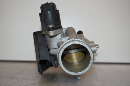 Snett uppifrån på Spjällhus från en BMW R 1200 GS -2005 motorcykel.