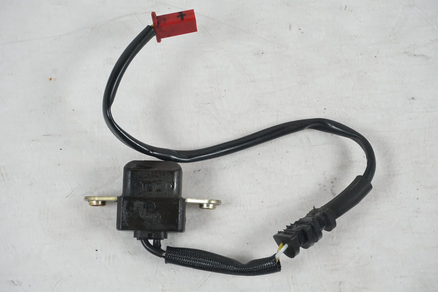 Framsidan på Tändpickup från en Honda CBR 900 RR -2000 motorcykel.