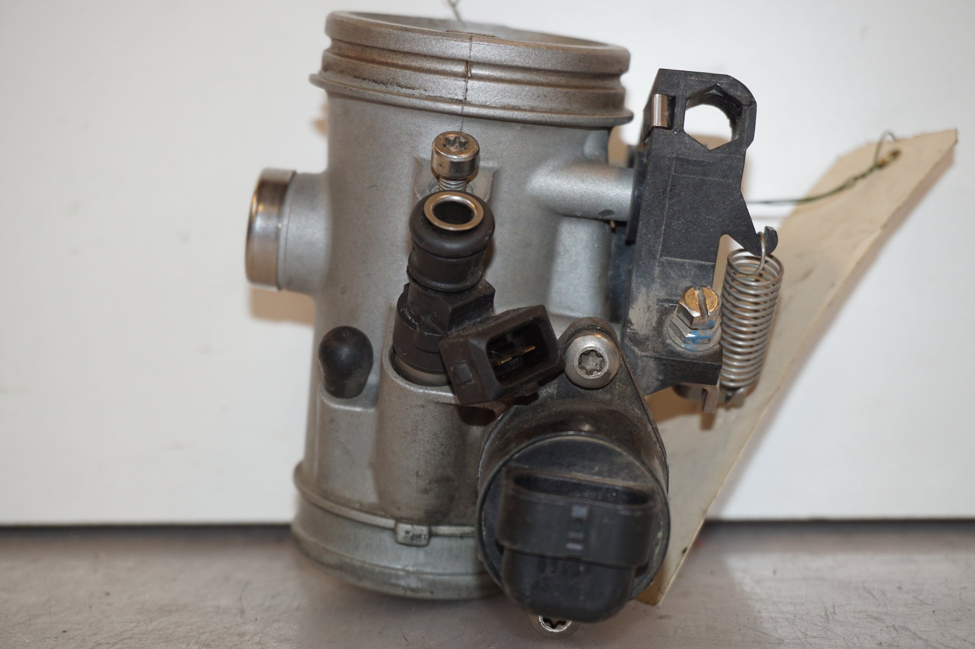 Framsidan på Spjällhus från en BMW R 1200 GSA -2008 motorcykel.