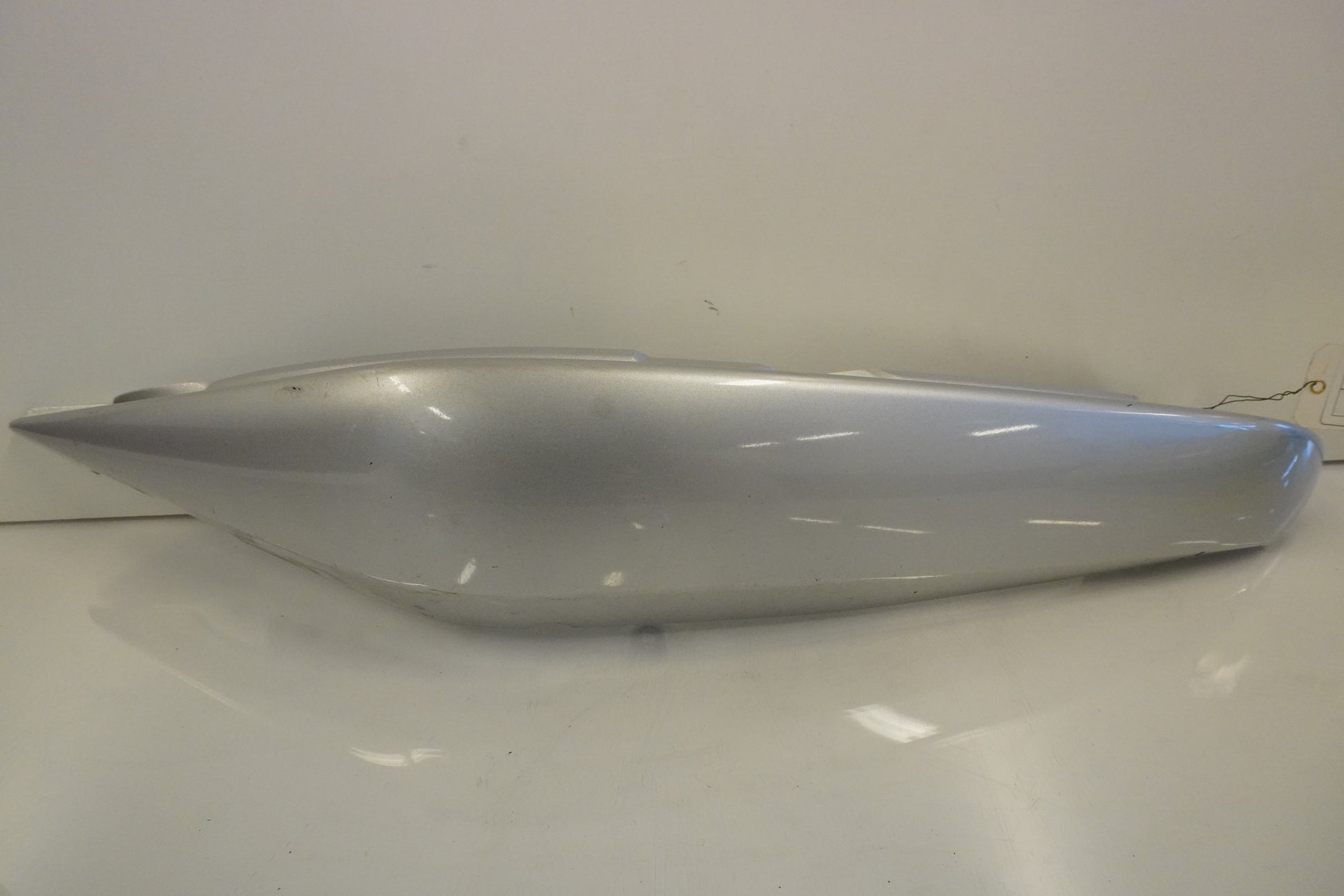 Framsidan på Bakvinge från en Kawasaki ER-6F -2006 motorcykel.