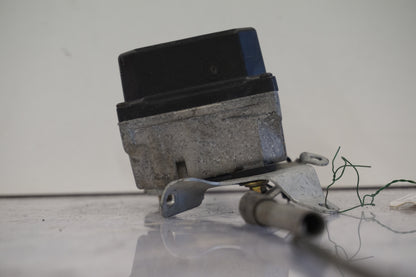 Höger sida på Farthållarservo från en BMW K 1200 LT -2004 motorcykel.