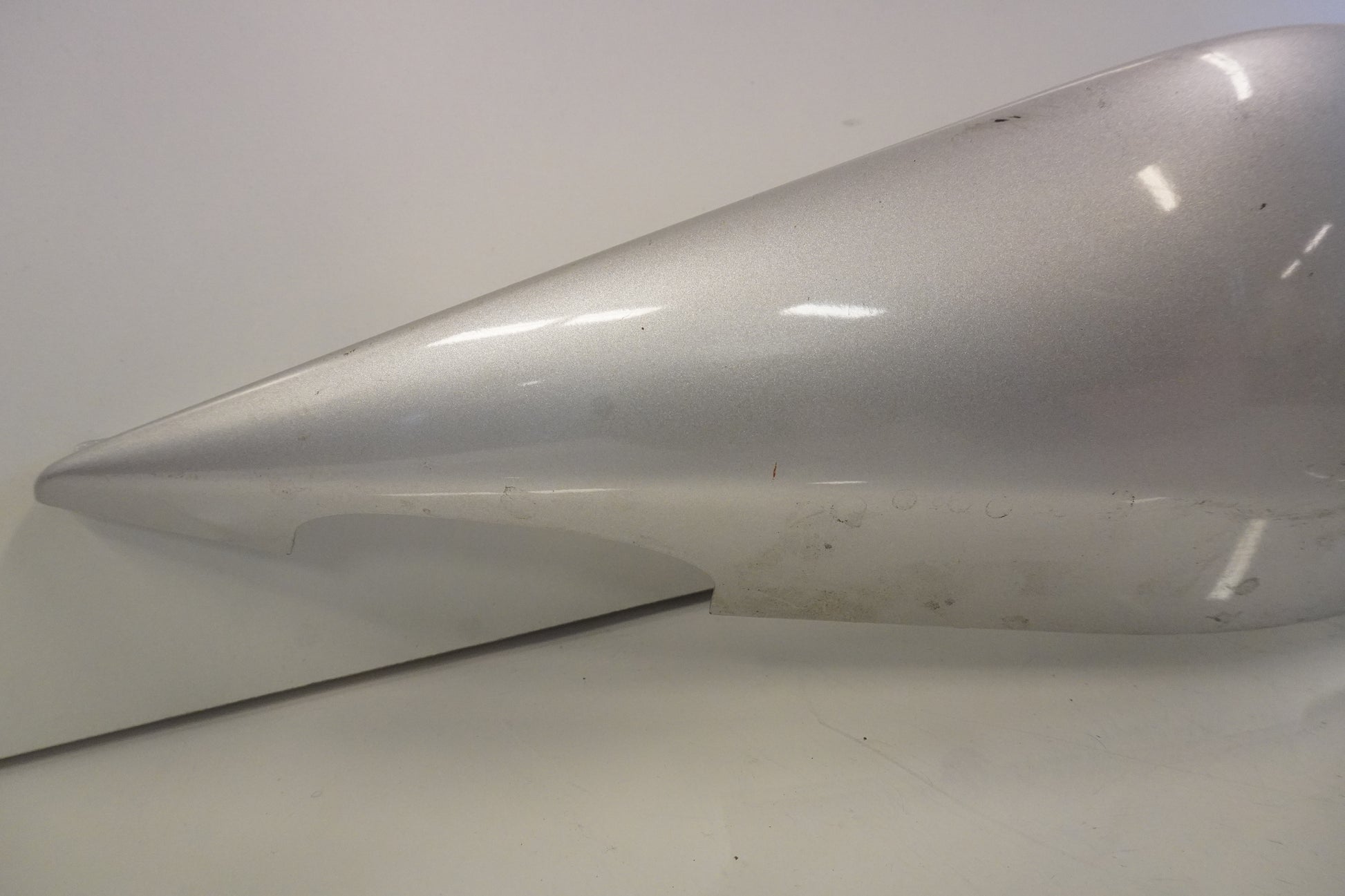 Baksidan på Bakvinge från en Kawasaki ER-6F -2006 motorcykel.