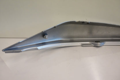 Snett uppifrån på Bakvinge från en Kawasaki ER-6F -2006 motorcykel.