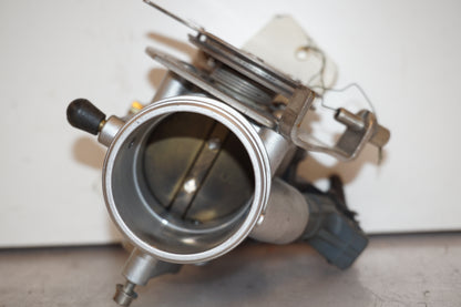 Snett uppifrån på Spjällhus från en BMW R 1100 S -2003 motorcykel.