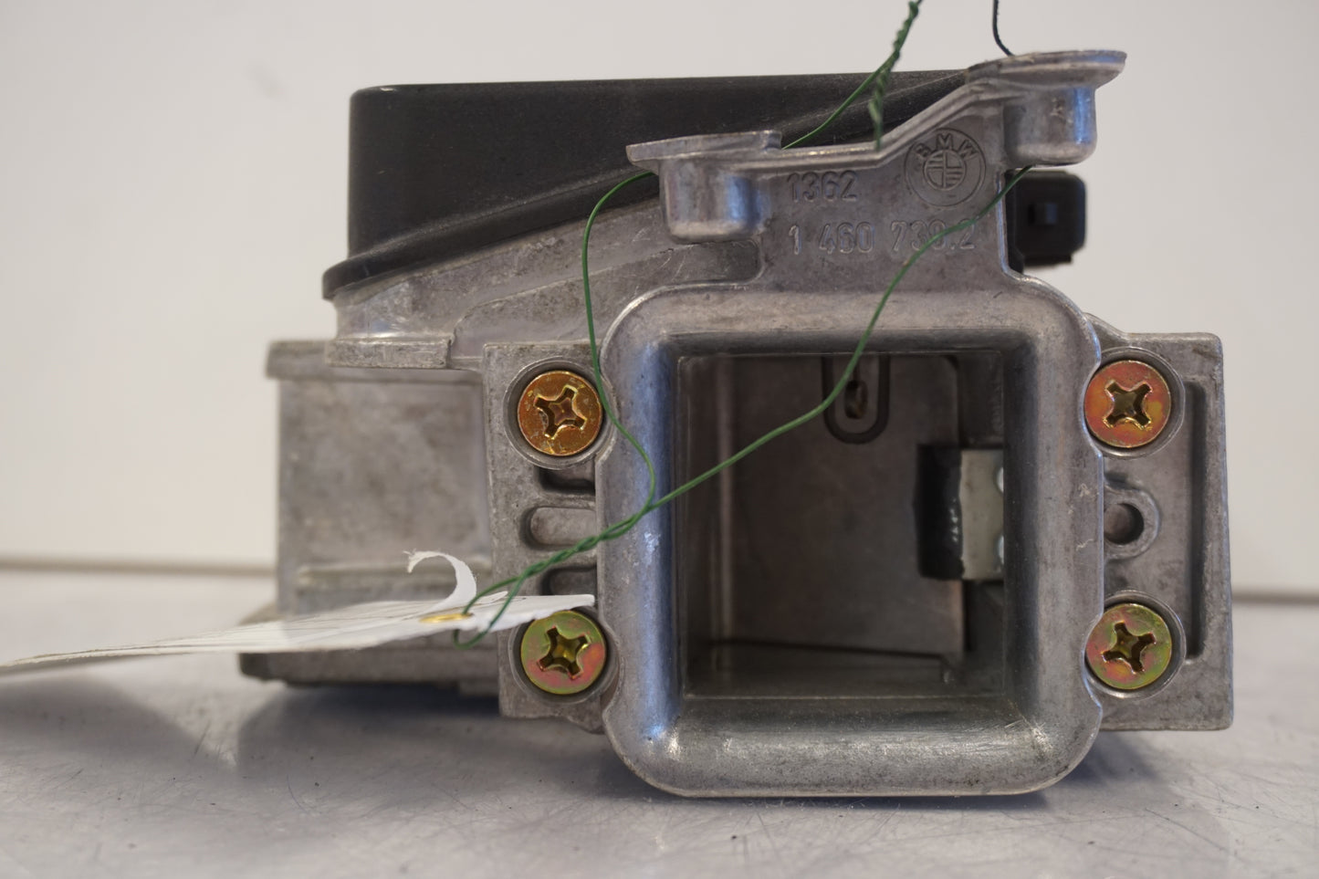 Snett nerifrån på Luftmassemätare från en BMW K 75 -1986 motorcykel.