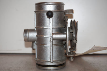 Höger sida på Spjällhus från en BMW R 1100 S -1999 motorcykel.