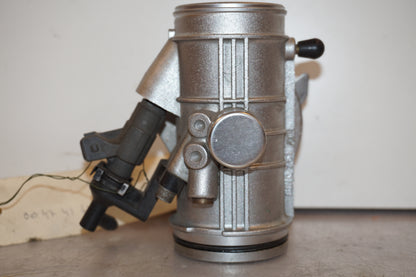 Vänster sida på Spjällhus från en BMW R 1100 S -1999 motorcykel.