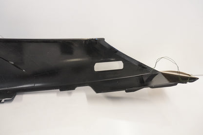 Vänster sida på Bakvinge från en Kawasaki GTR 1400 -2008 motorcykel.