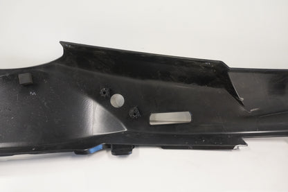 Snett uppifrån på Bakvinge från en Kawasaki GTR 1400 -2008 motorcykel.