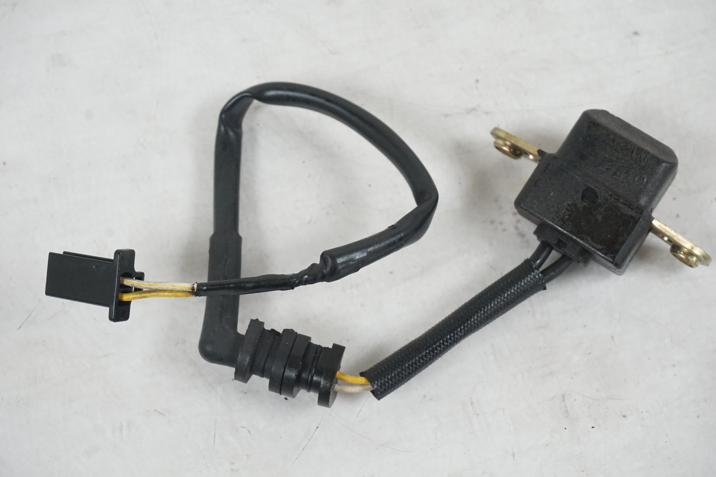 Framsidan på Tändpickup från en Honda CBR 900 RR -1996 motorcykel.