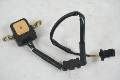 Baksidan på Tändpickup från en Honda CBR 900 RR -1996 motorcykel.